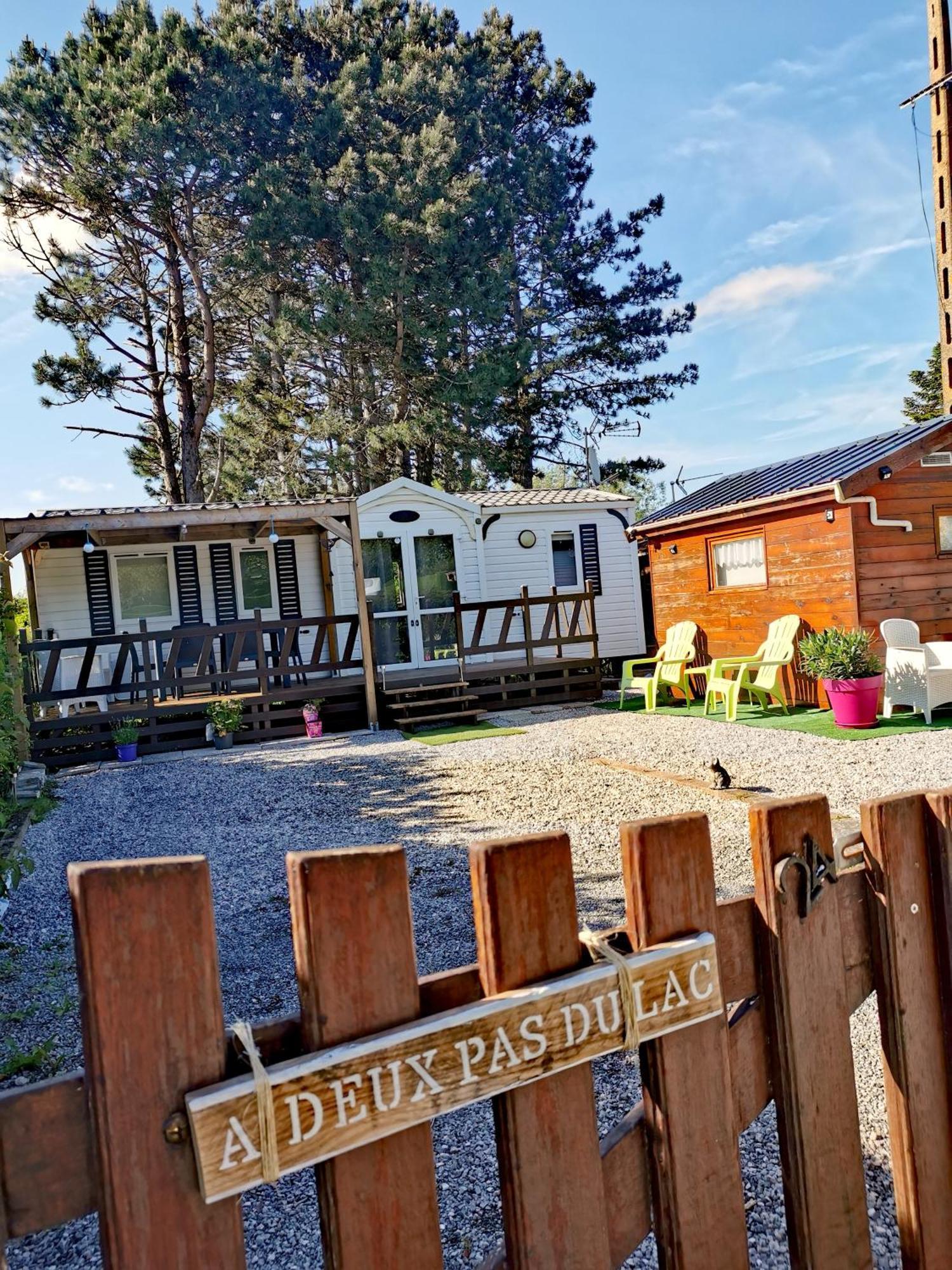 A Deux Pas Du Lac Hotel Ardres Exterior foto